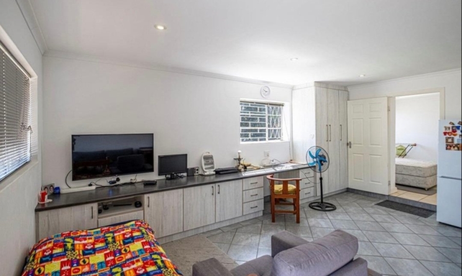 5 Bedroom Property for Sale in Vanes Estate Eastern Cape